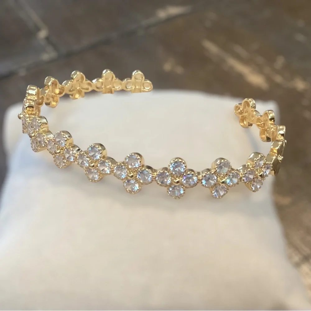 🌸Bracelet Clovers with CZ’s 18k overlay - Picture 1 of 5